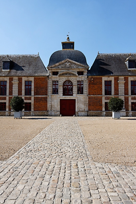 Chateau du Champ de Bataille-038